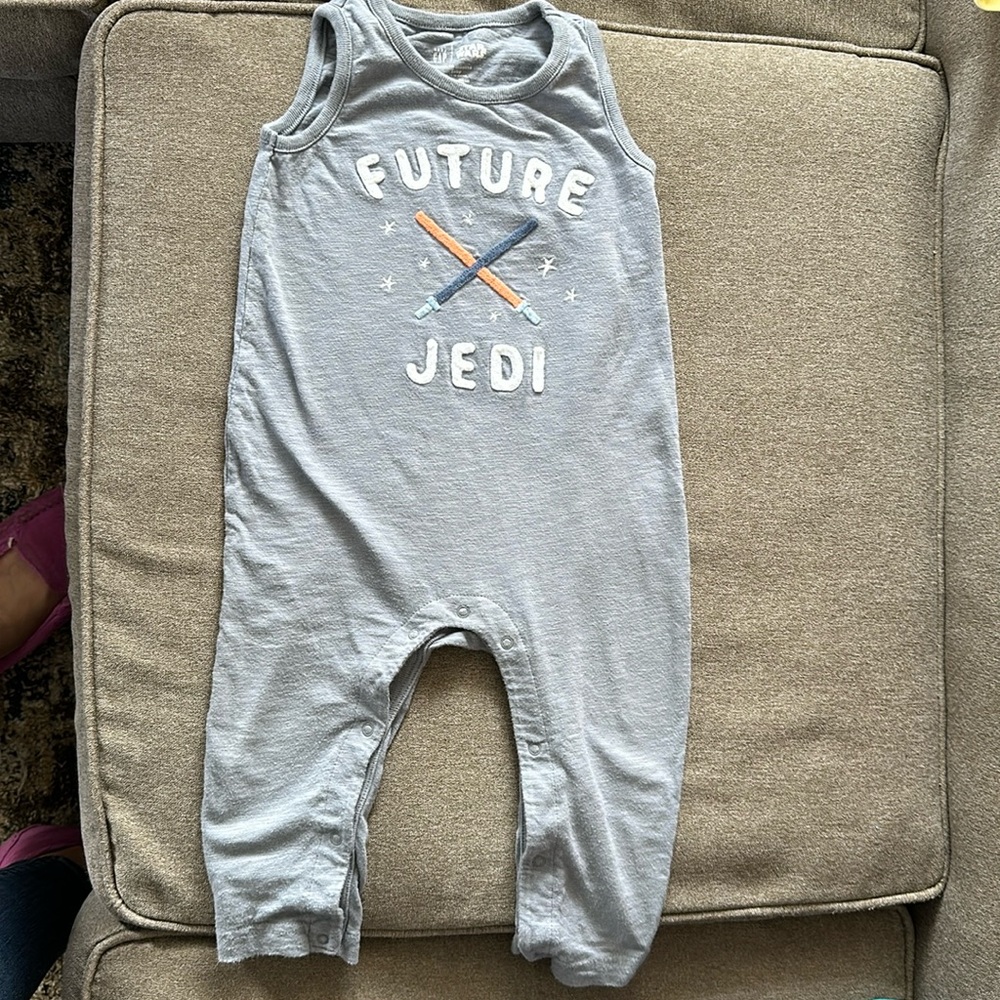 Gap 12-18m Star Wars snap-up jumpsuit in GUC.